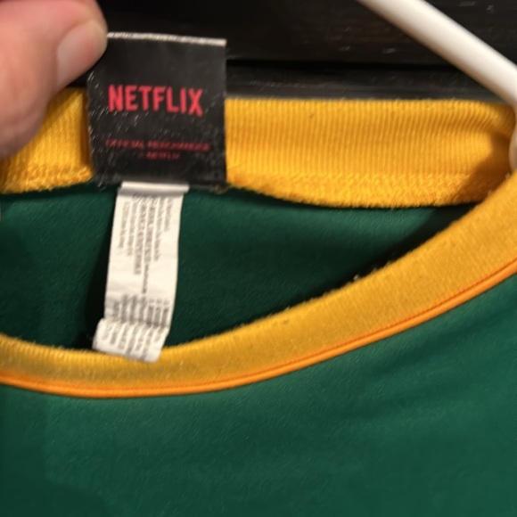 Stranger Things Dustin’s Camp Nowhere Tee Size Small - Picture 3 of 3